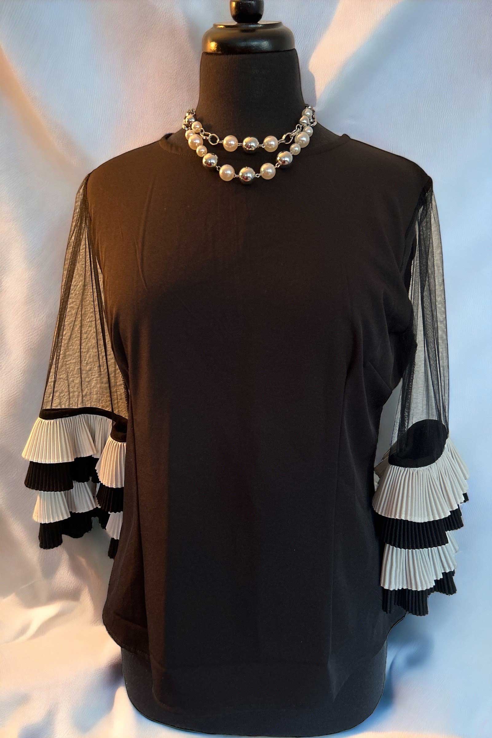 Pre love excellent used condition size medium sheer and ruffled sleeves